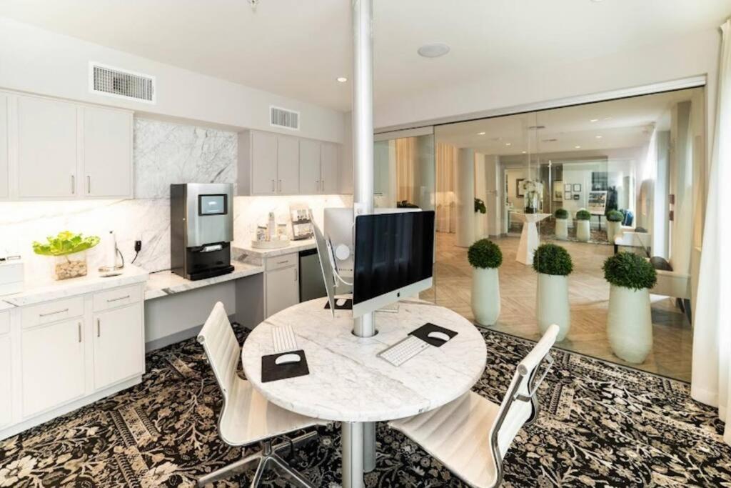 Chic Retreat-Walk To Nrg-Pool Apartment Houston Exterior photo