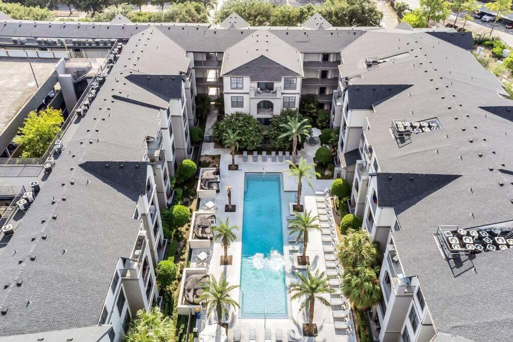 Chic Retreat-Walk To Nrg-Pool Apartment Houston Exterior photo