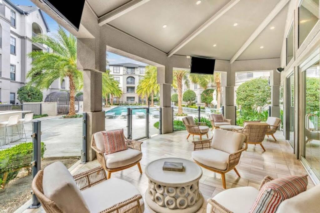 Chic Retreat-Walk To Nrg-Pool Apartment Houston Exterior photo