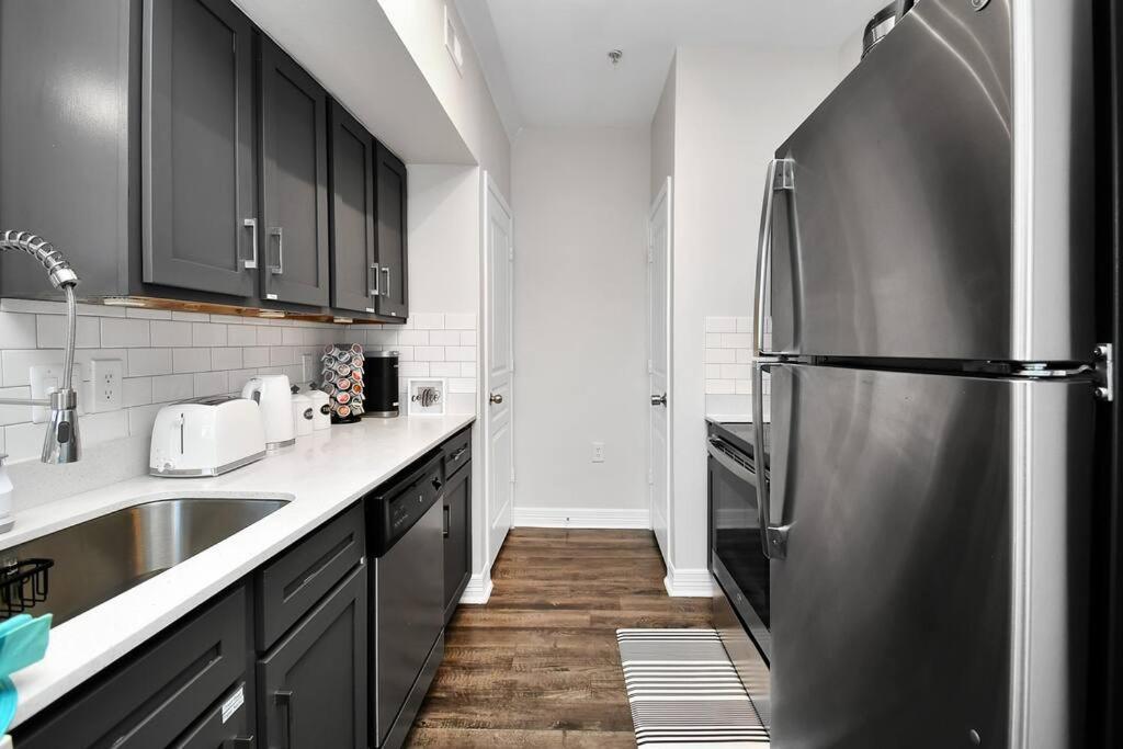 Chic Retreat-Walk To Nrg-Pool Apartment Houston Exterior photo
