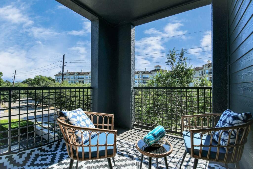 Chic Retreat-Walk To Nrg-Pool Apartment Houston Exterior photo