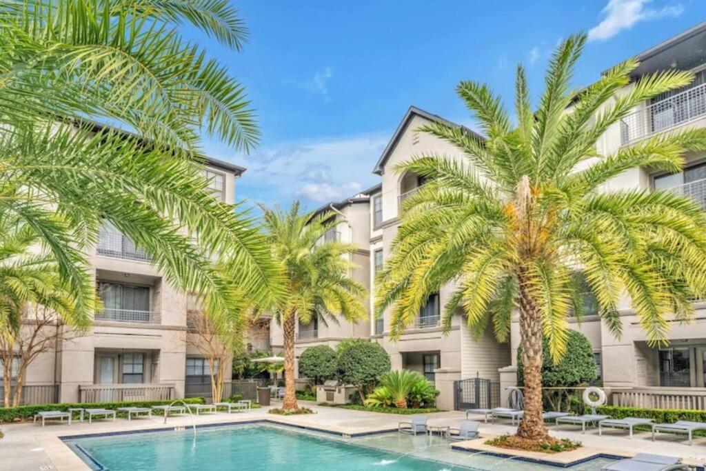 Chic Retreat-Walk To Nrg-Pool Apartment Houston Exterior photo