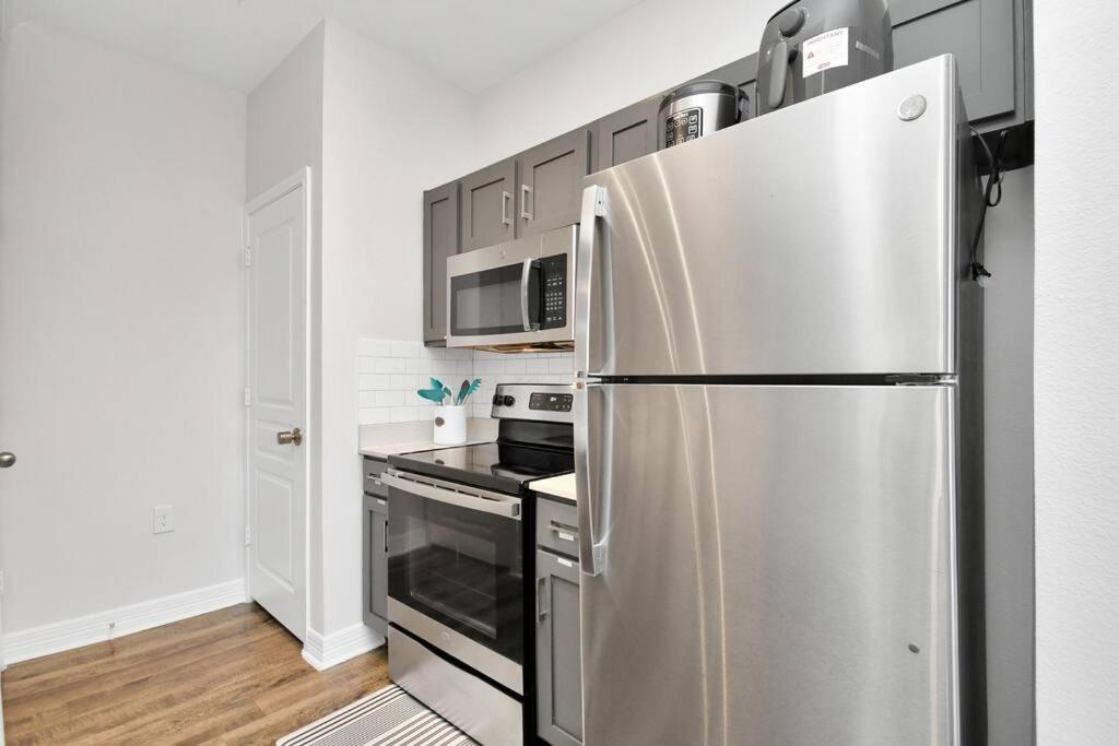 Chic Retreat-Walk To Nrg-Pool Apartment Houston Exterior photo